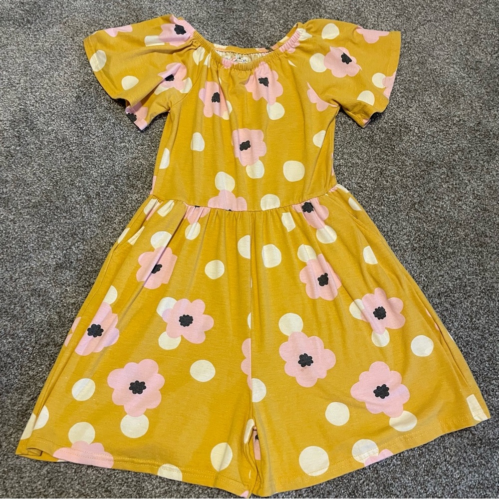 Dot Dot Smile Girl Size 11 Short Sleeve Polka Dot Floral Romper Pockets Fall